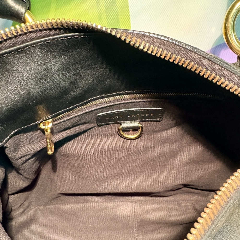 Marc Jacobs Black Leather Shoulder Bag with Gold Hardware - Picture 8 of 10